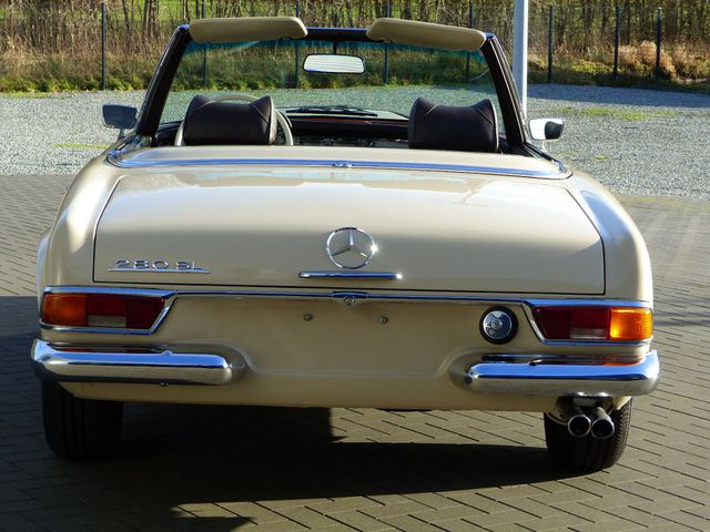 MERCEDES-BENZ 280 SL Pagode