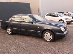 MERCEDES-BENZ E 200 Limo, lückenlos Scheckheft,Inspektion Neu