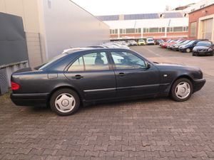 MERCEDES-BENZ E 200 Limo, lückenlos Scheckheft,Inspektion Neu