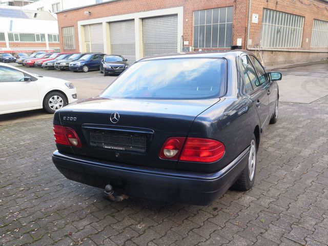 MERCEDES-BENZ E 200 Limo, lückenlos Scheckheft,Inspektion Neu