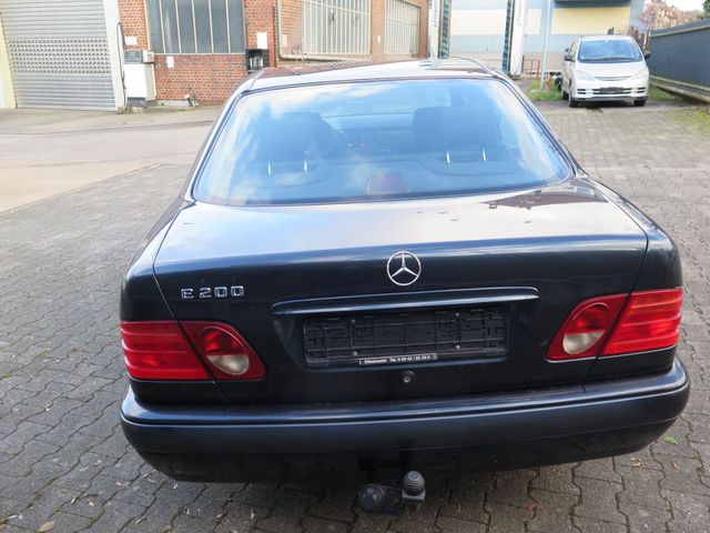 MERCEDES-BENZ E 200 Limo, lückenlos Scheckheft,Inspektion Neu