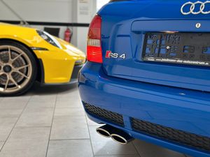 AUDI RS4 2.7 Bi-Turbo quattro Xenon*Leder*BOSE*