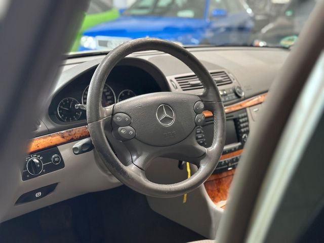 MERCEDES-BENZ E 220 CDI Aut. ELEGANCE Navi*Bi-Xenon*AHK*2.Hand