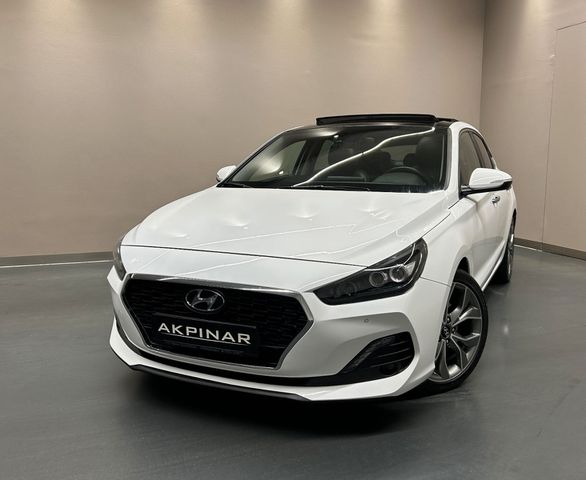 HYUNDAI i30 Fastback Premium **PANO**NAVI**KAMERA**