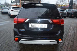 MITSUBISHI Plug-in Hybrid Outlander