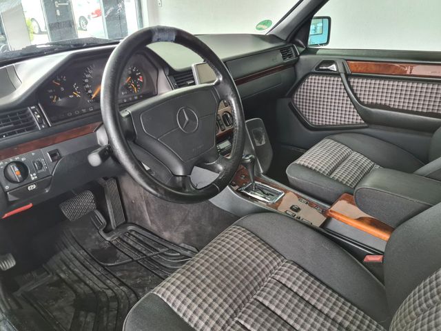 MERCEDES-BENZ 320 E*Sportsitze Karo*Klima*SHD