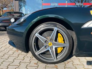 FERRARI California 30 - 4-Sitzer - verde- Top-Optionen