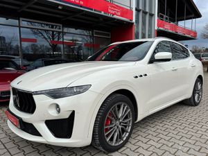 MASERATI Levante GTS Q4 - dt. Fzg. - perfekt !