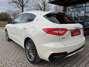 MASERATI Levante GTS Q4 - dt. Fzg. - perfekt !