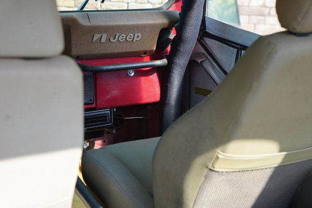 JEEP Renegade CJ-7 8 cylinder Well-maintained Jeep, E