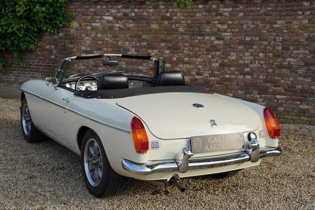 MG Andere Other B Tourer Old English White over black leat