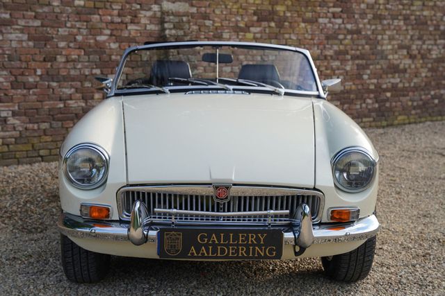 MG Andere Other B Tourer Old English White over black leat