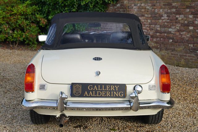 MG Andere Other B Tourer Old English White over black leat