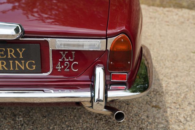 JAGUAR XJ6 4.2 Coupe Equipped with manual gearbox and o