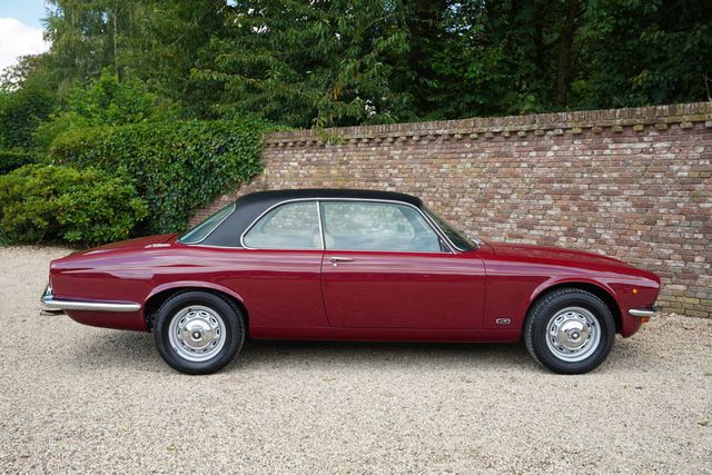 JAGUAR XJ6 4.2 Coupe Equipped with manual gearbox and o