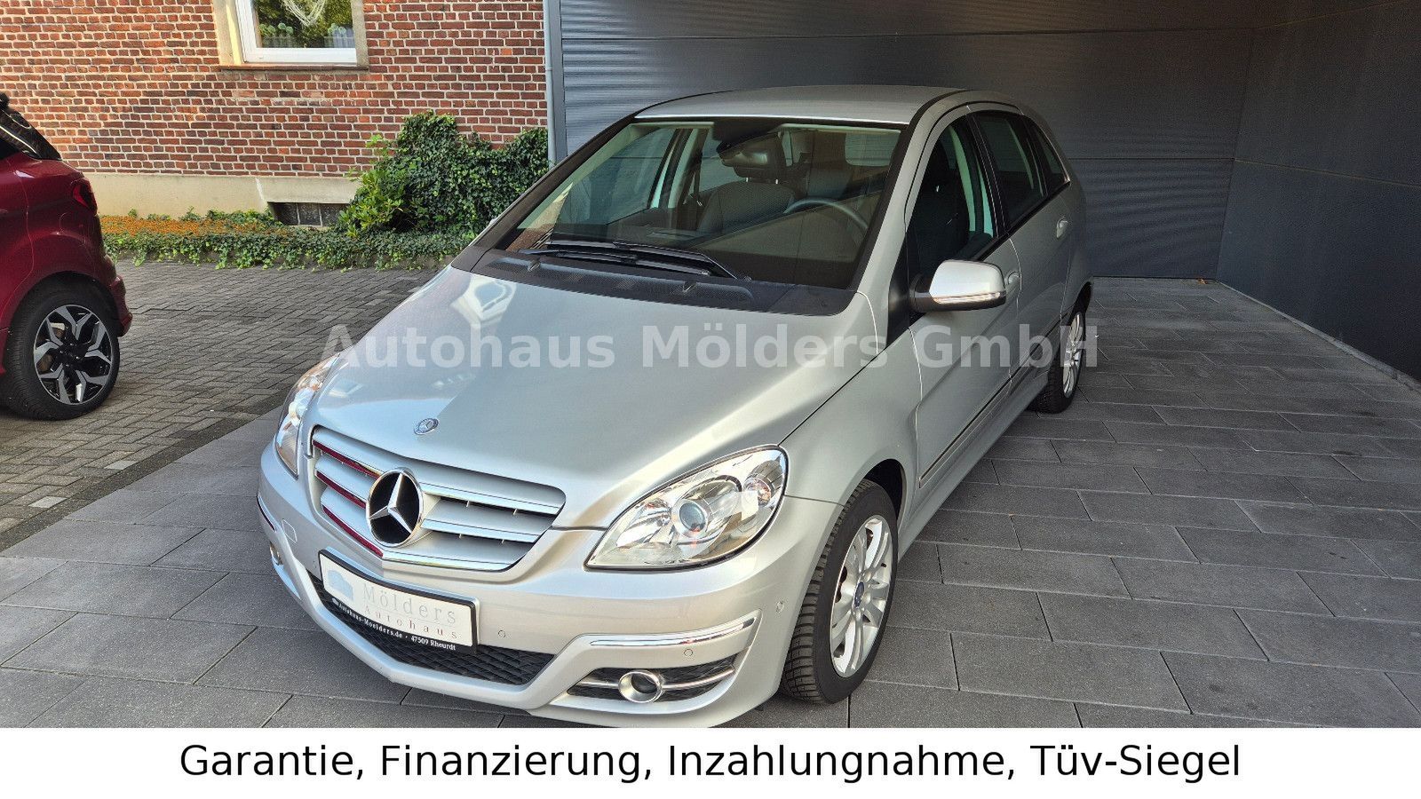 MERCEDES-BENZ B 180