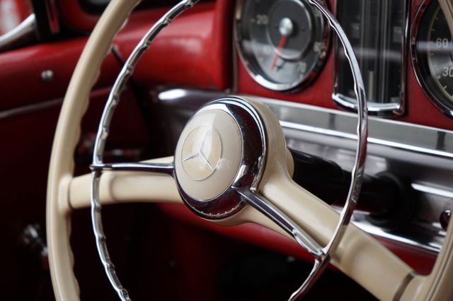 MERCEDES-BENZ 300 SL Roadster, Original/Erstes Leder /Matching