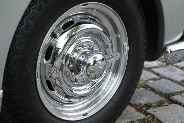 MERCEDES-BENZ 300 SL Flügeltürer, Rudge Wheels ab Werk