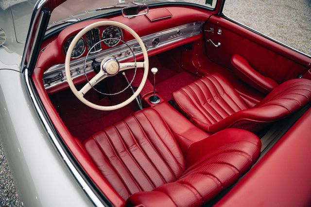 MERCEDES-BENZ 300 SL Roadster vollrest., matching numbers