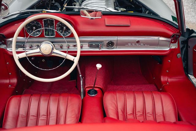 MERCEDES-BENZ 300 SL Roadster vollrest., matching numbers