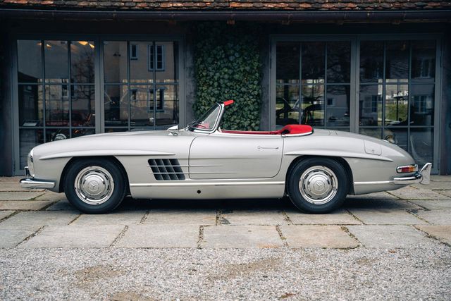 MERCEDES-BENZ 300 SL Roadster vollrest., matching numbers