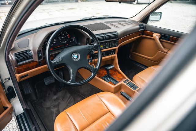 BMW 750 iL mit H-Zulassung, DE, 12-Zylinder, E32