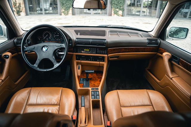 BMW 750 iL mit H-Zulassung, DE, 12-Zylinder, E32