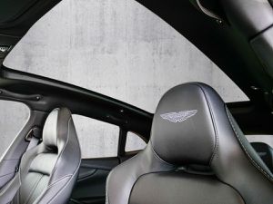 ASTON MARTIN DBX 707 Ion Blue Sportpaket