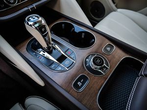 BENTLEY Bentayga Azure Hybrid Havana, Naim, Mulliner