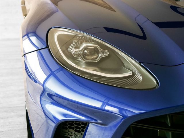 ASTON MARTIN DBX 707 Ion Blue Sportpaket