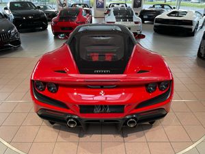 FERRARI F8