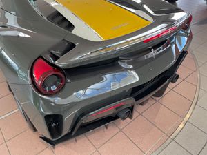 FERRARI 488 Pista