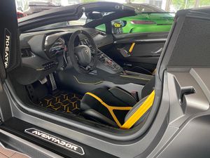 LAMBORGHINI Aventador SVJ Roadster VOLL-CARBON