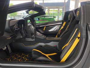 LAMBORGHINI Aventador SVJ Roadster VOLL-CARBON