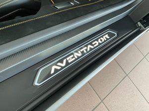 LAMBORGHINI Aventador SVJ Roadster VOLL-CARBON