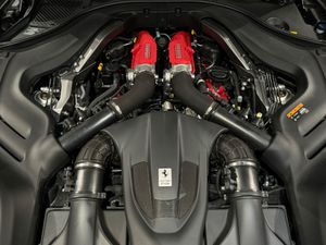 FERRARI Portofino M  Voll-Carbon/HiFi/PassengerDis/ADAS