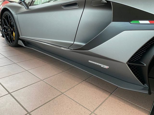 LAMBORGHINI Aventador SVJ Roadster VOLL-CARBON