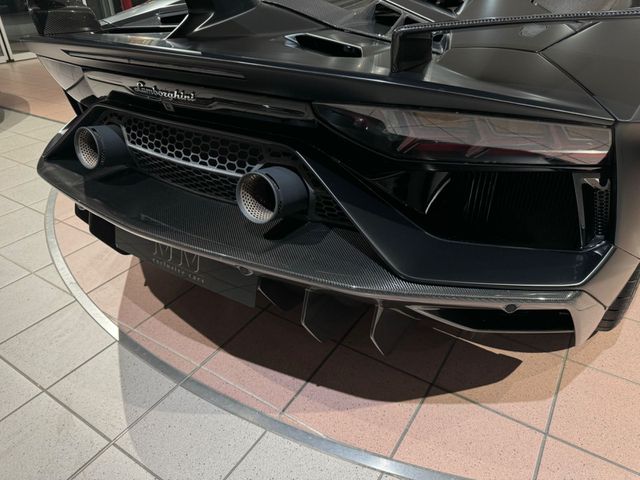 LAMBORGHINI Aventador SVJ Roadster VOLL-CARBON/GARANTIE