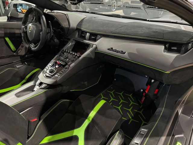 LAMBORGHINI Aventador SVJ Roadster VOLL-CARBON/GARANTIE