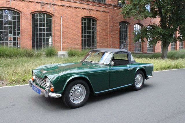 TRIUMPH TR4