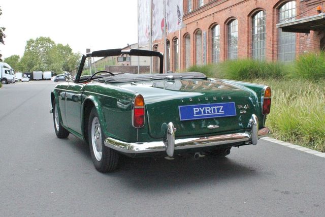 TRIUMPH TR4