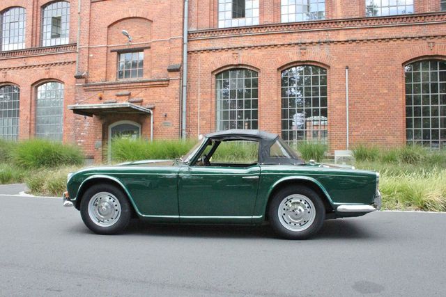 TRIUMPH TR4