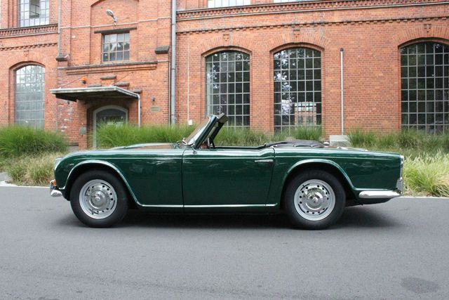 TRIUMPH TR4