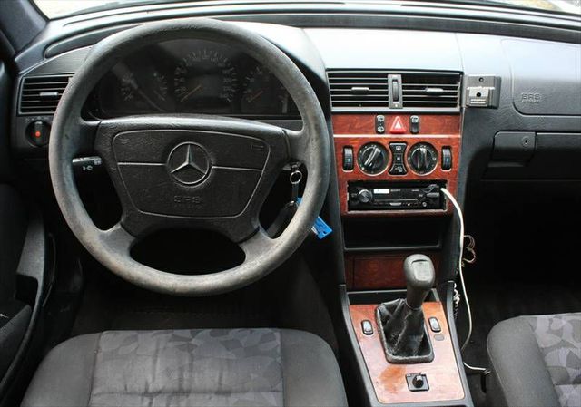 MERCEDES-BENZ C 180