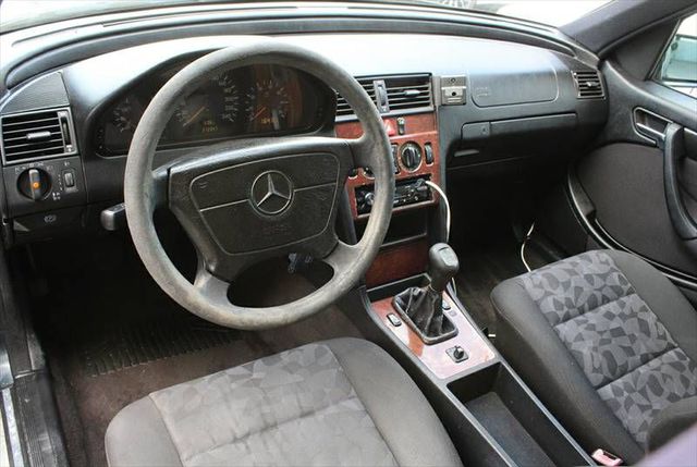 MERCEDES-BENZ C 180