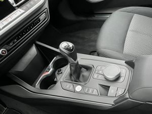 BMW 118 i 5-Türer/ AHK/LED/Lenkradheiz/Navi/Sitzheiz