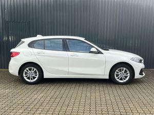 BMW 118 i Aut. SPORT LINE /HiFi/LED/Lenkradheiz/Navi