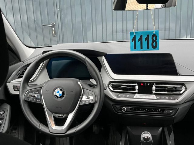 BMW 118 i 5-Türer/ AHK/LED/Lenkradheiz/Navi/Sitzheiz