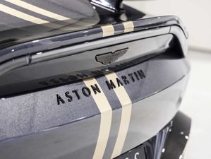 ASTON MARTIN V12 Vantage