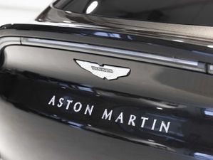 ASTON MARTIN DBX